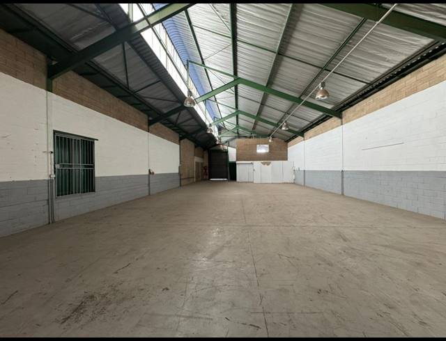 400M² WAREHOUSE TO LET IN ROBERTVILLE